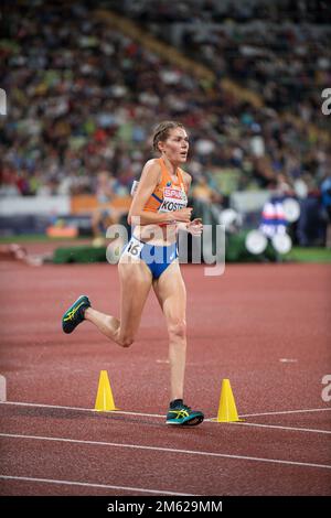 Maureen Koster partecipa ai 5000 metri del Campionato europeo di Atletica di Monaco 2022. Foto Stock