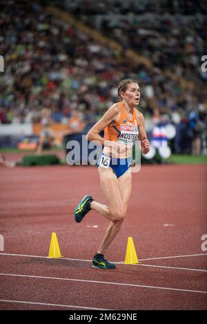 Maureen Koster partecipa ai 5000 metri del Campionato europeo di Atletica di Monaco 2022. Foto Stock