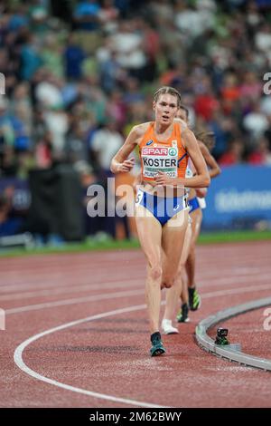 Maureen Koster partecipa ai 5000 metri del Campionato europeo di Atletica di Monaco 2022. Foto Stock