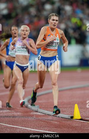 Maureen Koster partecipa ai 5000 metri del Campionato europeo di Atletica di Monaco 2022. Foto Stock