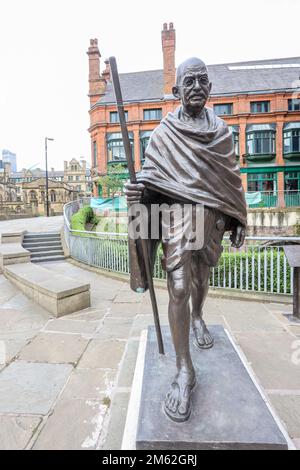 Mahatma Gandhi, statua,Manchester,città,in,AT,centro,centro,centro,nord-ovest, Inghilterra,nord-ovest Inghilterra,inglese,città inglese,livellamento,Greater Manchester, GB,Gran Bretagna,Gran Bretagna,britannica,Regno Unito,Regno Unito,città inglese, Foto Stock