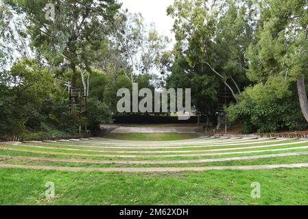 HUNTINGTON BEACH, CALIFORNIA - 01 GEN 2023: L'anfiteatro nel campus del Golden West College. Foto Stock
