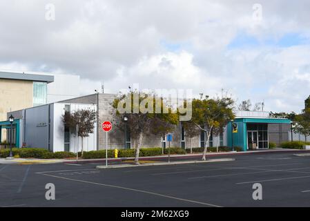 HUNTINGTON BEACH, CALIFORNIA - 01 GEN 2023: Edificio per la pubblica sicurezza nel campus del Golden West College. Foto Stock