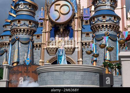 Orlando, FL, Stati Uniti d'America - Novembre 5 2022 : Magic Kingdom Park. La celebrazione del 50th° anniversario del Walt Disney World. Foto Stock