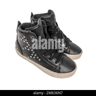Sneaker alte in pelle su sfondo bianco. Foto Stock