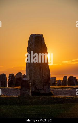 ALE's Stones/Ales stenar, ovale in pietra megalitica, che rappresenta una nave in pietra vicino a Kåseberga, Skåne, Svezia Foto Stock