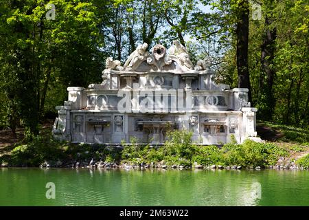 Statue nel Parco Ducale di Parma Italia Foto Stock