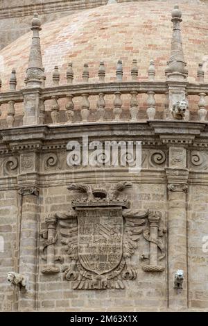 Dettagli della facciata sulla Cattedrale di Siviglia di Santa Maria del See a Siviglia, Andalusia, Spagna, la più grande chiesa gotica Foto Stock