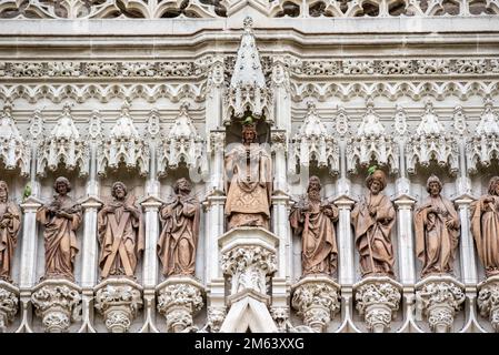 Dettagli della facciata sulla Cattedrale di Siviglia di Santa Maria del See a Siviglia, Andalusia, Spagna, la più grande chiesa gotica Foto Stock