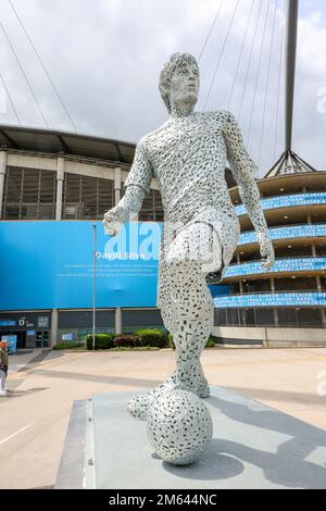 David Silva,Legend,statuine,outside,at,Etihad Stadium,Manchester City,Manchester City football club,fans,Manchester,city,city center,center,North West, England,North West England,English,English City,Levelling Up,Greater Manchester, GB,Gran Bretagna,Gran Bretagna,britannica,Regno Unito,Regno Unito,città inglese, Foto Stock
