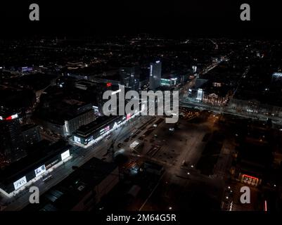 Veduta aerea notturna del centro di Varsavia, Polonia. Foto Stock