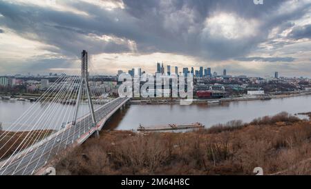 Panorama aereo di Varsavia, Polonia con Ponte Swietokrzyski Foto Stock