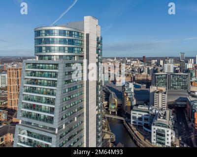 Vista aerea del centro di Leeds. Yorkshire Inghilterra settentrionale Regno Unito. Stazione ferroviaria del centro città, negozi, uffici, appartamenti Foto Stock