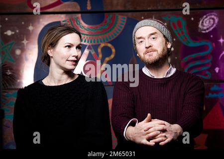 James Yorkston, cantautrice scozzese, e Nina Persson, cantante svedese, hanno fotografato a Stoccolma, Svezia, 16 dicembre 2022. James Yorkston è in programma Foto Stock