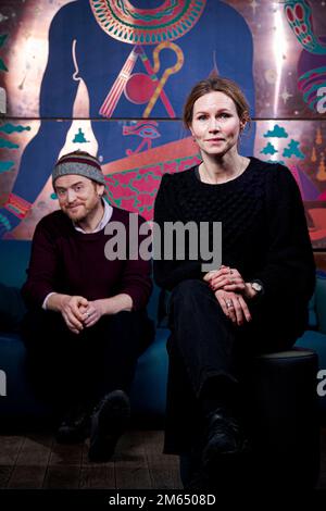 James Yorkston, cantautrice scozzese, e Nina Persson, cantante svedese, hanno fotografato a Stoccolma, Svezia, 16 dicembre 2022. James Yorkston è in programma Foto Stock