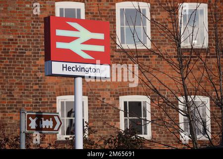 Indicazioni per la stazione ferroviaria di Heckington, Lincolnshire, Regno Unito. Foto Stock