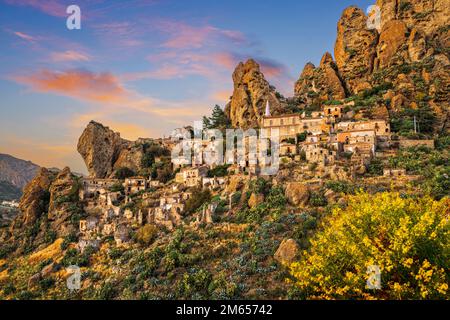 Pentedattilo, Italia abbandonato villaggio in Calabria. Foto Stock