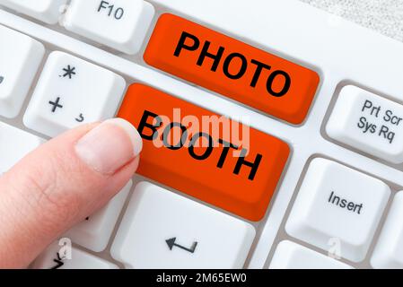 Testo scritto a mano Photo Booth. Forma di concetto aziendale di condivisione e pubblicazione di foto in formato blog Foto Stock