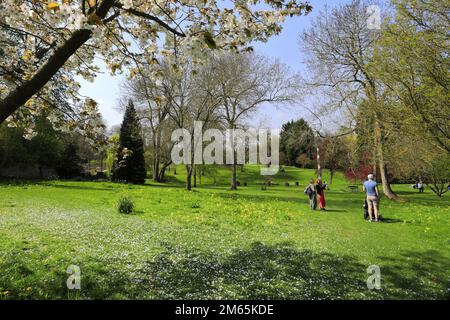 Vista sui giardini delle sculture di Burghley House, residenza signorile di Elizabethan, al confine tra Cambridgeshire e Lincolnshire, Inghilterra. Foto Stock