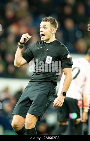 West Bromwich, Regno Unito. 2nd gennaio 2023Referee Tom Nield durante la partita del Campionato Sky Bet tra West Bromwich Albion e Reading presso gli Hawthorns, West Bromwich lunedì 2nd gennaio 2023. (Credit: Gustavo Pantano | MI News) Credit: MI News & Sport /Alamy Live News Foto Stock
