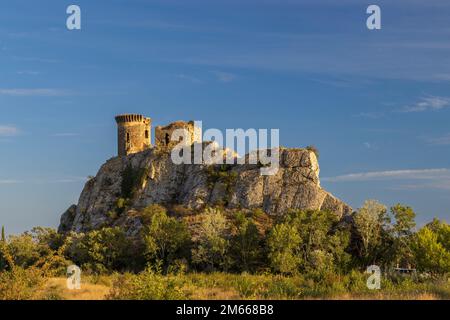 Le rovine di Chateau de l'Hers vicino Chateauneuf-du-Pape, Provenza, Francia Foto Stock