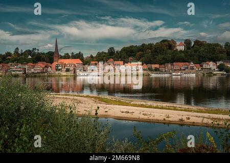 Lauenburg, una piccola città sul fiume elba Foto Stock