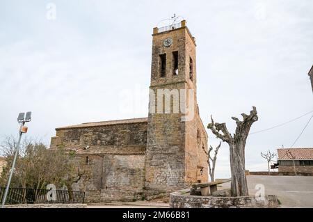 Chiesa di Sant Pere de Cubells, Una chiesa di origine romanica con una navata unica molto austera. L'edificio originale fu eretto tra la fine del Th Foto Stock