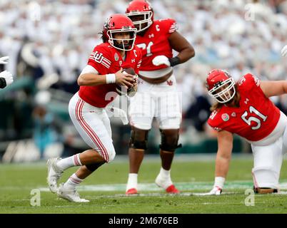 Gennaio 02, 2023. Cameron Rising (7) durante la partita del Rose Bowl del 2023 tra gli Utah Utes e gli Ohio state Buckeyes presso il Rose Bowl Stadium di Pasadena, California. John Green/CSM Foto Stock