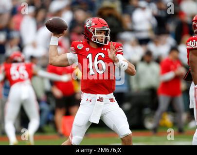 Gennaio 02, 2023. Bryson Barnes (16), quartback dello Utah Utes, pre-partita durante la partita del Rose Bowl del 2023 tra gli Utah Utes e gli Ohio state Buckeyes presso il Rose Bowl Stadium di Pasadena, California. John Green/CSM Foto Stock