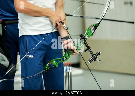 Set Tiro Con Arco Per Bambini - Arco, 3 Frecce E Bersaglio, Gioco Outdoor Dai 6 Anni - Foto 4