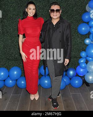 Los Angeles, Stati Uniti. 02nd Jan, 2023. (L-R) Miss Universe Filippine 2022 CELESTE CORTESI e Miss Universe Filippine Creative Director Jonas Gaffud al loro Send-Off tenuto a Titas di Manila in West Covina, CA Lunedi, 2 gennaio 2023. Celeste Cortesi rappresenterà le Filippine per competere per il titolo di MISS UNIVERSE 2023 che si svolge a New Orleans, Louisiana. (Foto di Sthanlee B. Mirador/Sipa USA) Credit: Sipa USA/Alamy Live News Foto Stock