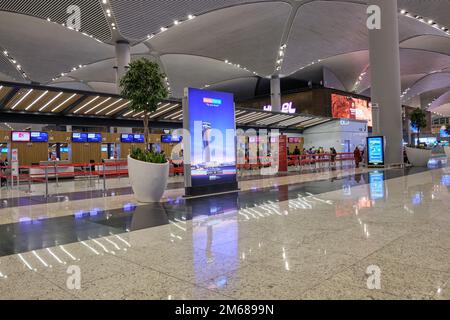 Terminal partenze internazionali dell'aeroporto di Istanbul a Istanbul, Turchia, il 14 settembre 2022 Foto Stock
