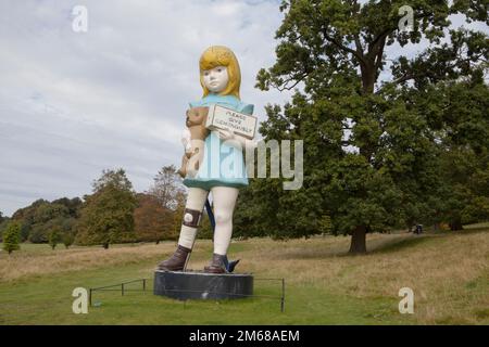 Una scultura di Damien Hirst chiamata Charity, presso lo Yorkshire Sculpture Park Foto Stock