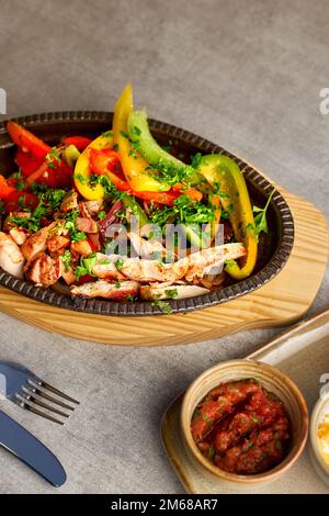 Tradizionale fajitas di manzo messicano chiamato anche alambre. Foto Stock