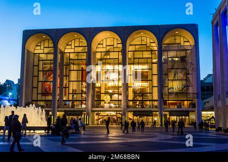 Metropolitan Opera House, Lincoln Center for the Performing Arts, complesso di edifici nel quartiere di Lincoln Square sul lato Upper West di ma Foto Stock