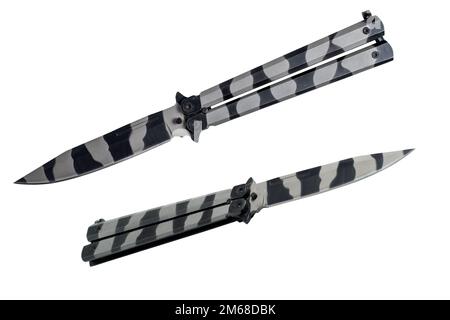 Coltello pieghevole balisong o farfalla su sfondo bianco Foto Stock