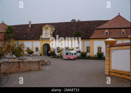 Vista sui giardini del castello Schloss Hof in bassa Austria una residenza di campagna del 18th ° secolo in gran parte fondata dal principe Eugenio di Savoia Foto Stock