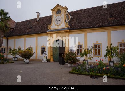 Vista sui giardini del castello Schloss Hof in bassa Austria una residenza di campagna del 18th ° secolo in gran parte fondata dal principe Eugenio di Savoia Foto Stock