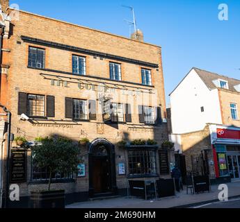 Il pub Golden Lion a Newmarket, Suffolk, Regno Unito Foto Stock