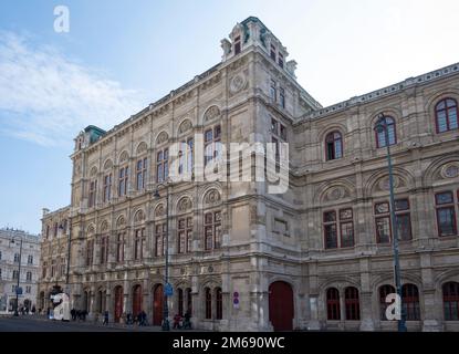Vista della Wiener Staatsoper, l'Opera di Stato di Vienna a Vienna, Austria. Foto Stock