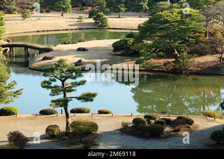 TOKYO, GIAPPONE - 28 dicembre 2022: Vista invernale dei giardini Rikugien nel Bunkyo Ward di Tokyo. Foto Stock