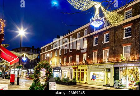 Decorazioni natalizie a Elizabeth Street Chelsea Londra UK Foto Stock