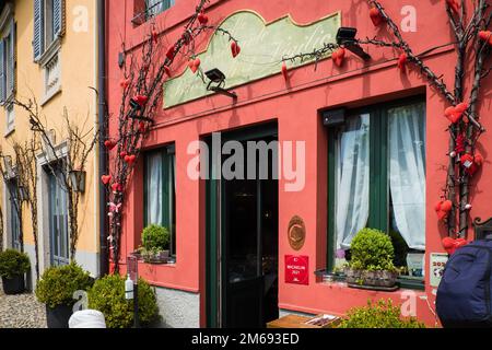 Bergamo, Italia - 4 maggio 2022: Ristorante Baretto di San Vigilio a Bergamo alta. Ristorante italiano classico con punto di vista della guida Michelin. Foto Stock