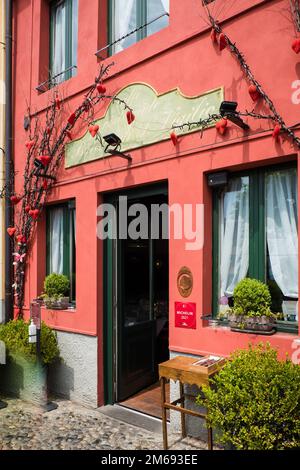 Bergamo, Italia - 4 maggio 2022: Ristorante Baretto di San Vigilio a Bergamo alta. Ristorante italiano classico con punto di vista della guida Michelin. Foto Stock