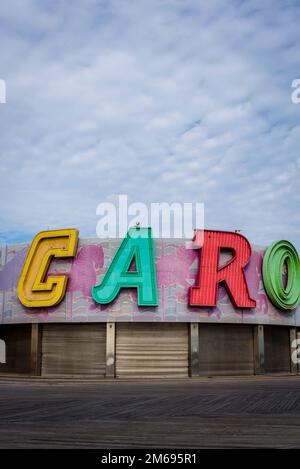 B & B Carousel, una giostra storica al parco divertimenti di Coney Island, Brooklyn, New York City, USA Foto Stock