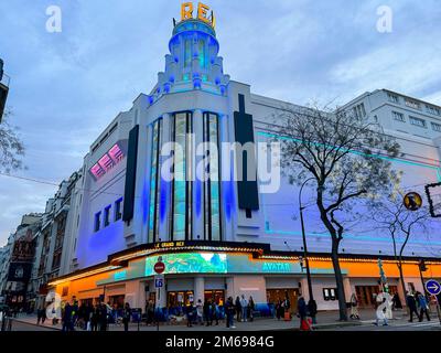 Parigi, Francia, il Grand Rex, il cinema francese, il monumento storico, architettura Art Deco, facciata esterna, scena di strada, cinema d'epoca, arte degli edifici parigini anni '1930 Foto Stock