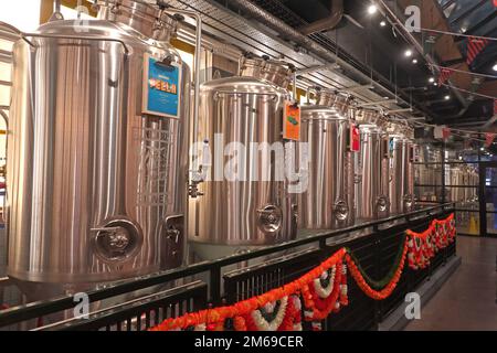 Serbatoi di birra a Bundobust, Indian Street food, St James's Building, 61-69, Oxford Street, Manchester, Inghilterra, Regno Unito, M1 6EQ Foto Stock