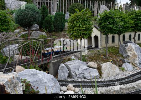 Schiltern, Austria - 08 agosto 2022: Kittenberger Adventure Garden un'oasi con innumerevoli piante, scene e luoghi d'avventura in bassa Austria, minia Foto Stock