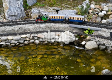 Schiltern, Austria - 08 agosto 2022: Kittenberger Adventure Garden un'oasi con innumerevoli piante, scene e luoghi d'avventura in bassa Austria, minia Foto Stock