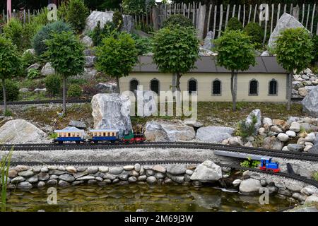 Schiltern, Austria - 08 agosto 2022: Kittenberger Adventure Garden un'oasi con innumerevoli piante, scene e luoghi d'avventura in bassa Austria, minia Foto Stock